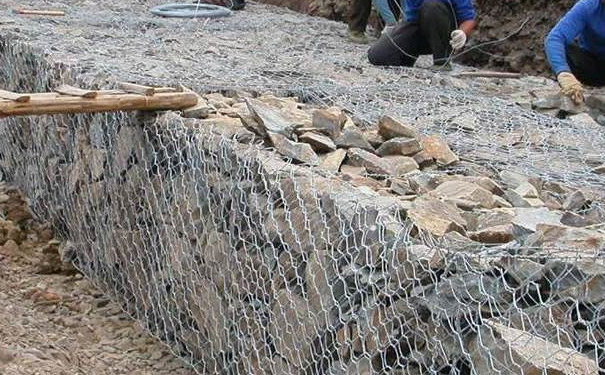 石笼网在填充石料时需要注意哪些问题